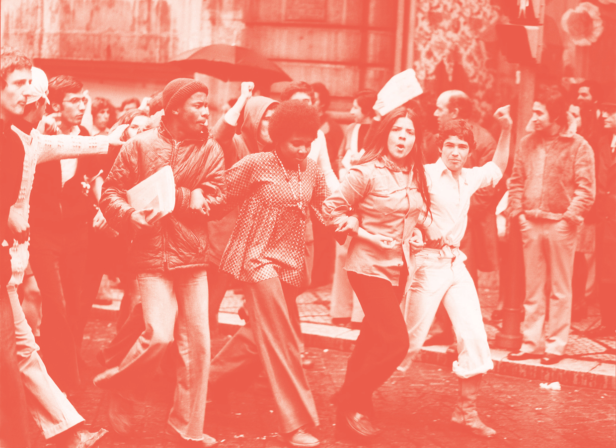 Grupo de pessoas numa manifestação